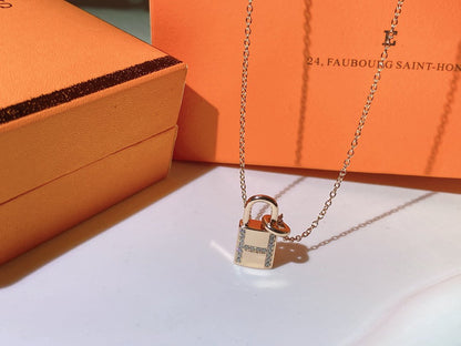 [⭐Veyra]HM ADVANCED NICHE LOCK HEAD NECKLACE DIAMONDS