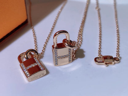[⭐Veyra]HM ADVANCED NICHE LOCK HEAD NECKLACE DIAMONDS