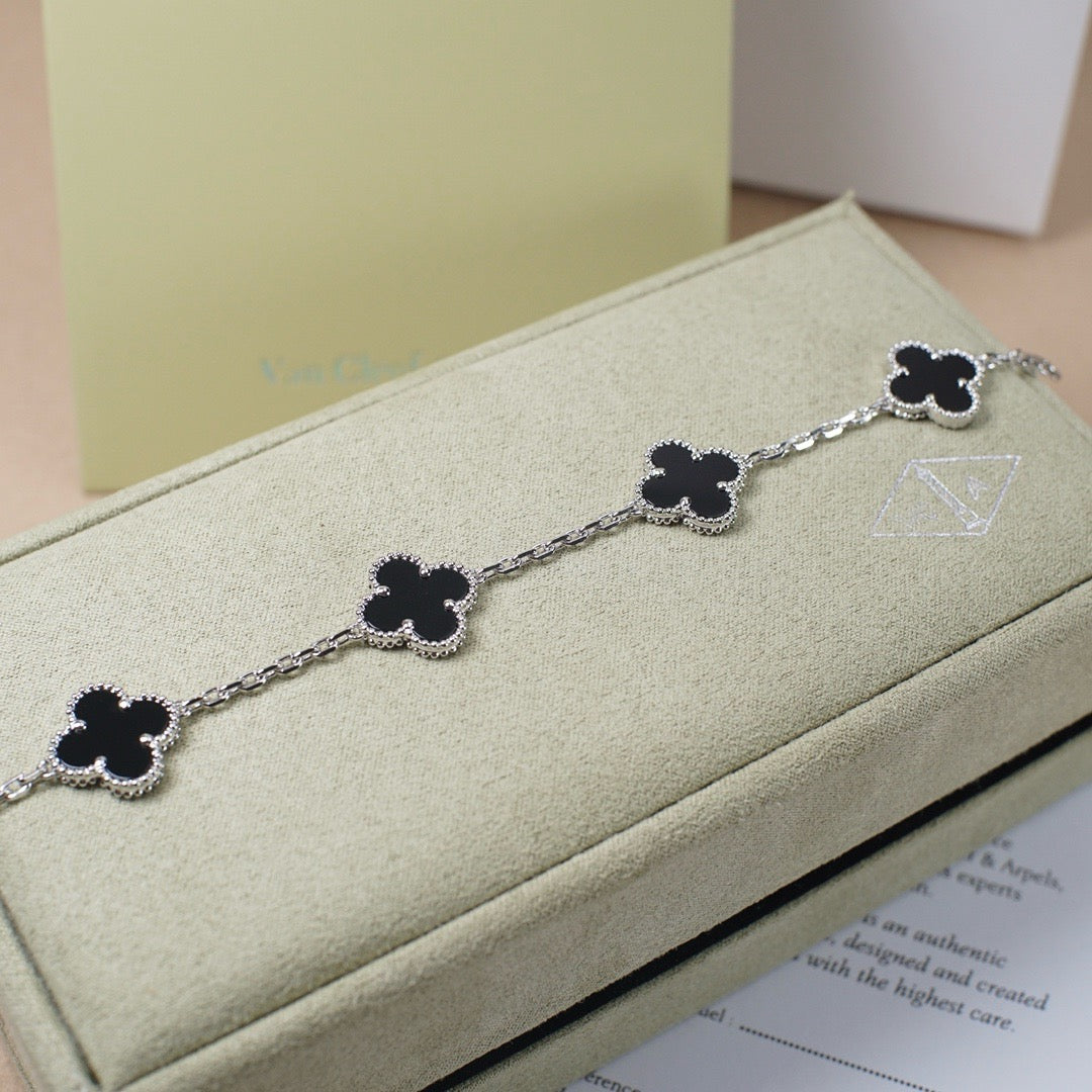 [⭐Veyra] CLOVER 5 MOTIF ONYXS BRACELET COLLECTION