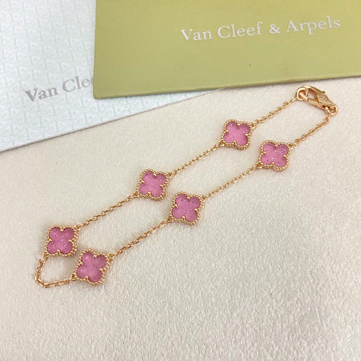 [⭐Veyra]2026 NEW CLOVER 6 MOTIF BUBBLE PINK ENAMEL BRACELET