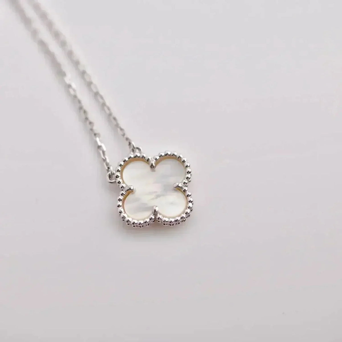 [⭐Veyra]CLOVER  15MM WHITE MOTHER-OF-PEARL SILVER