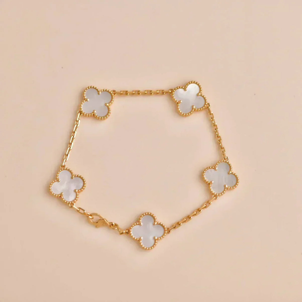 [⭐Veyra]CLOVER WHITE PEARL MOP 5 MOTIF BRACELET COLLECTION