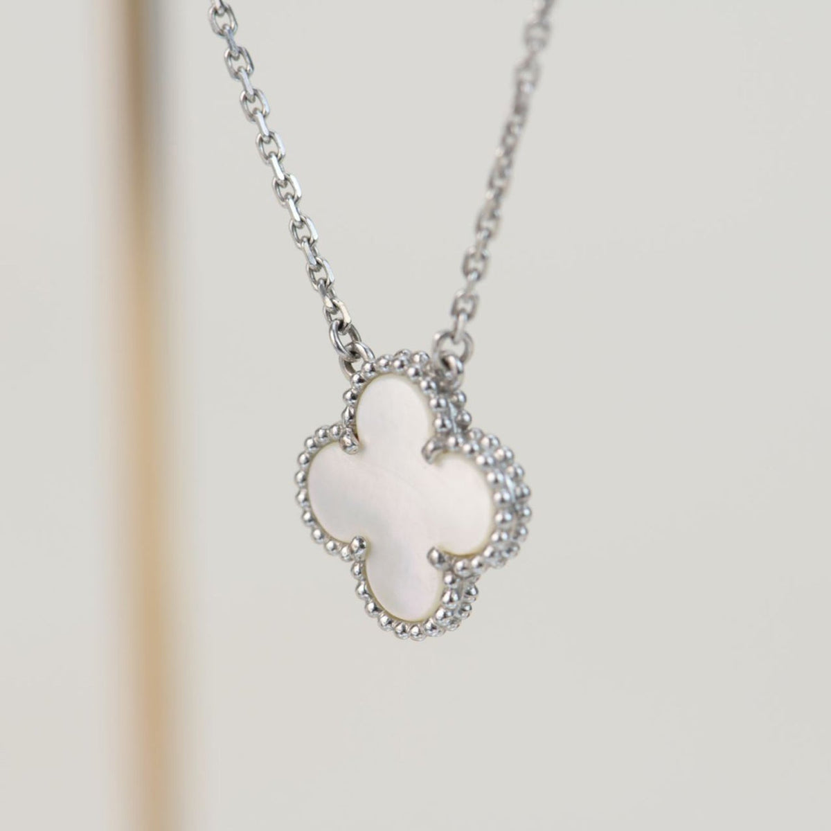 [⭐Veyra]CLOVER  15MM WHITE MOTHER-OF-PEARL SILVER