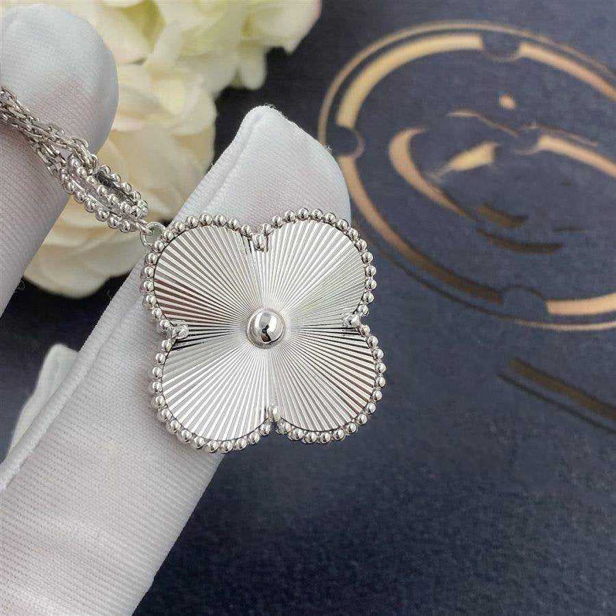 [⭐Veyra]CLOVER 25MM SILVER BIG CLOVER NECKLACE