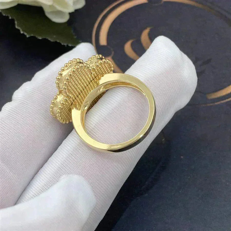 [⭐Veyra]CLOVER WHITE MOP RING