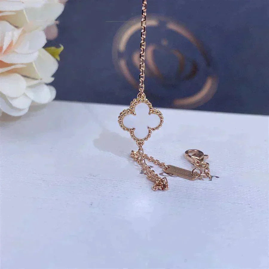 [⭐Veyra]CLOVER WHITE MOP SINGLE FLOWER BRACELET