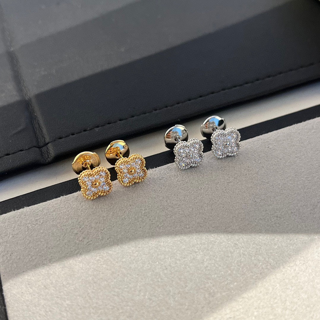 [⭐Veyra]CLOVER MINI DIAMOND STUD EARRINGS
