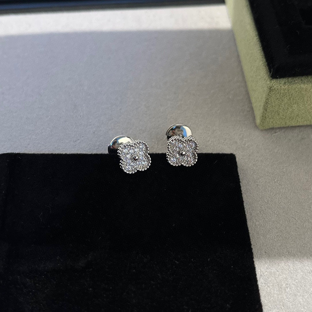 [⭐Veyra]CLOVER MINI DIAMOND STUD EARRINGS