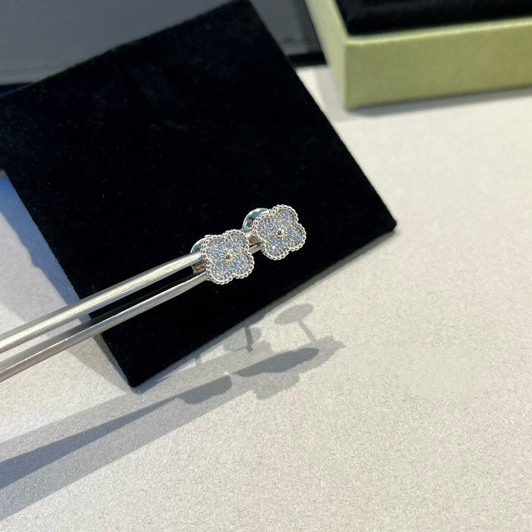 [⭐Veyra]CLOVER MINI DIAMOND STUD EARRINGS