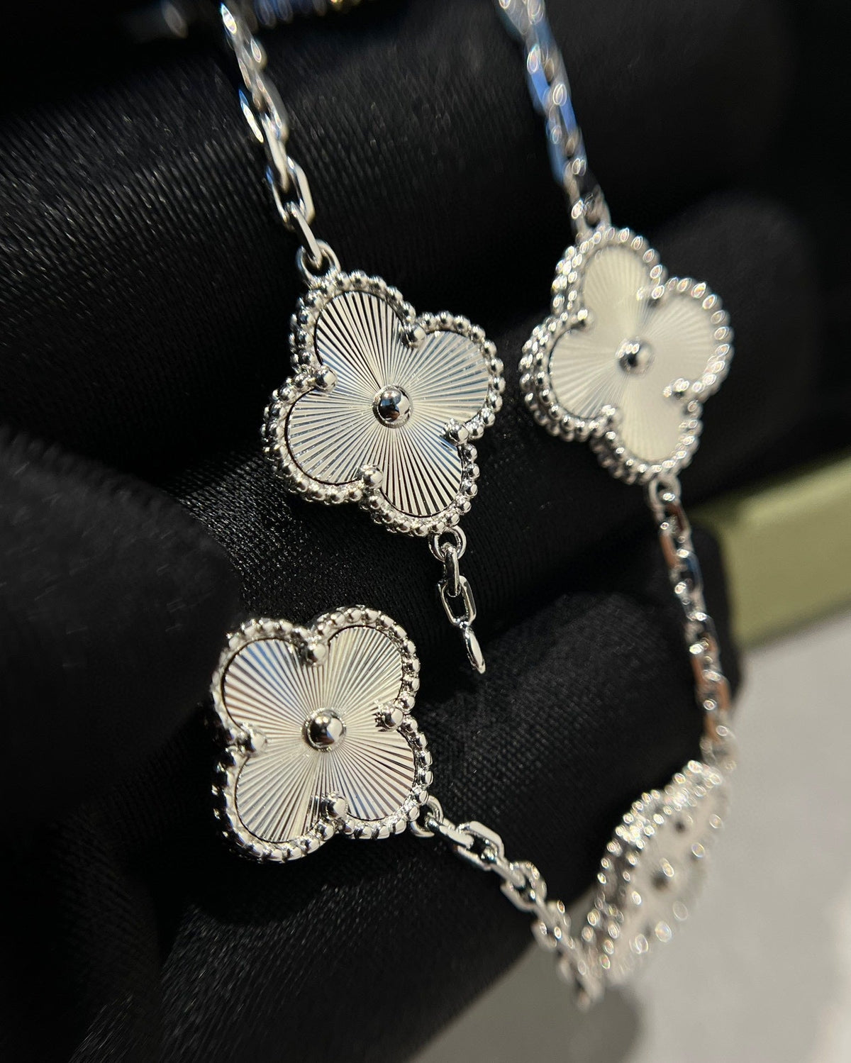 [⭐Veyra] CLOVER 5 MOTIF LASER BRACELET COLLECTION