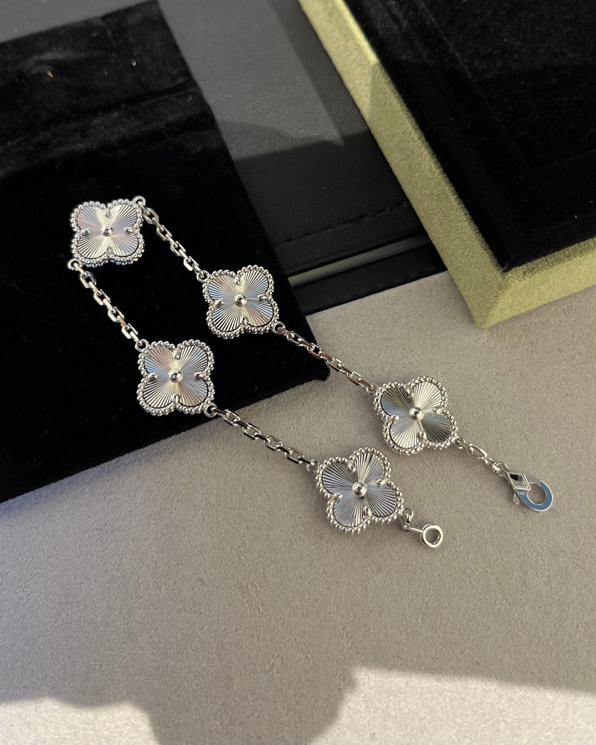 [⭐Veyra] CLOVER 5 MOTIF LASER BRACELET COLLECTION