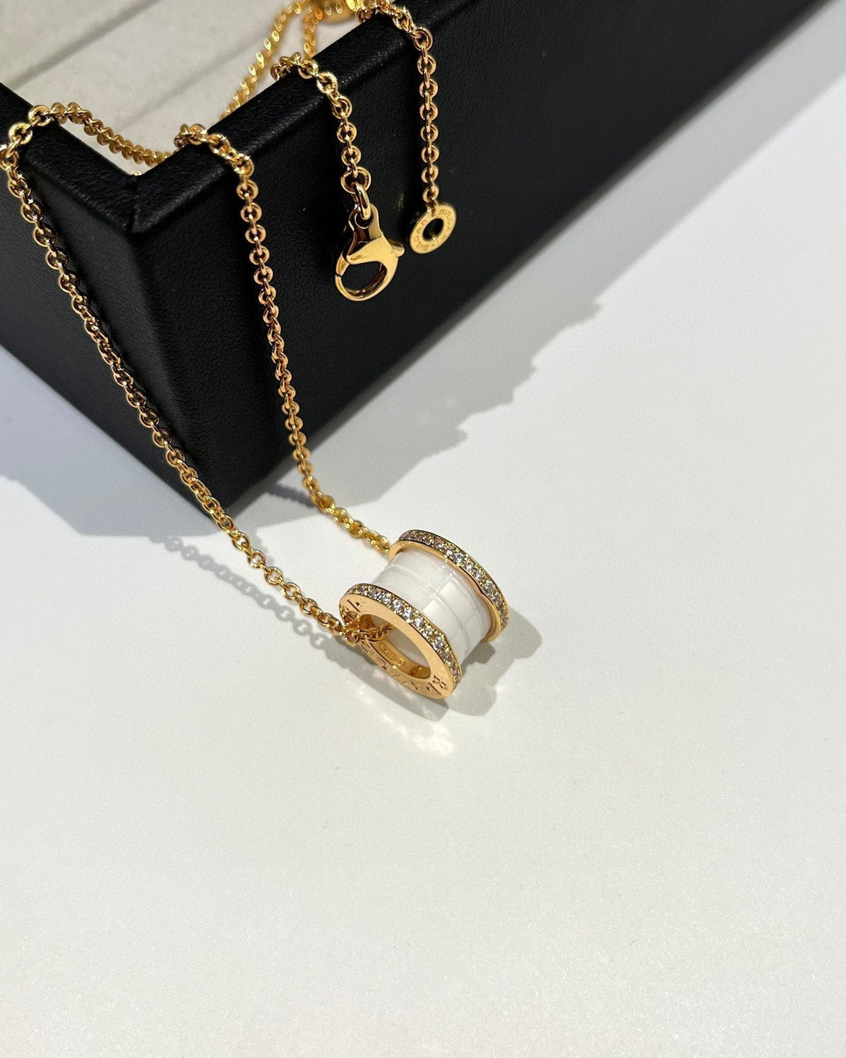 [⭐Veyra]ZERO 1 WHITE CERAMIC DIAMOND PINK GOLD NECKLACE